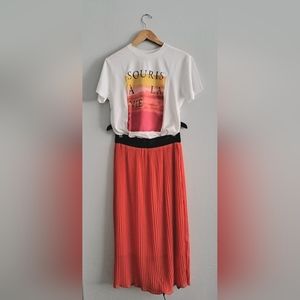 stylish outfit, like new, italian style, medium size, t-shirt, long skirt